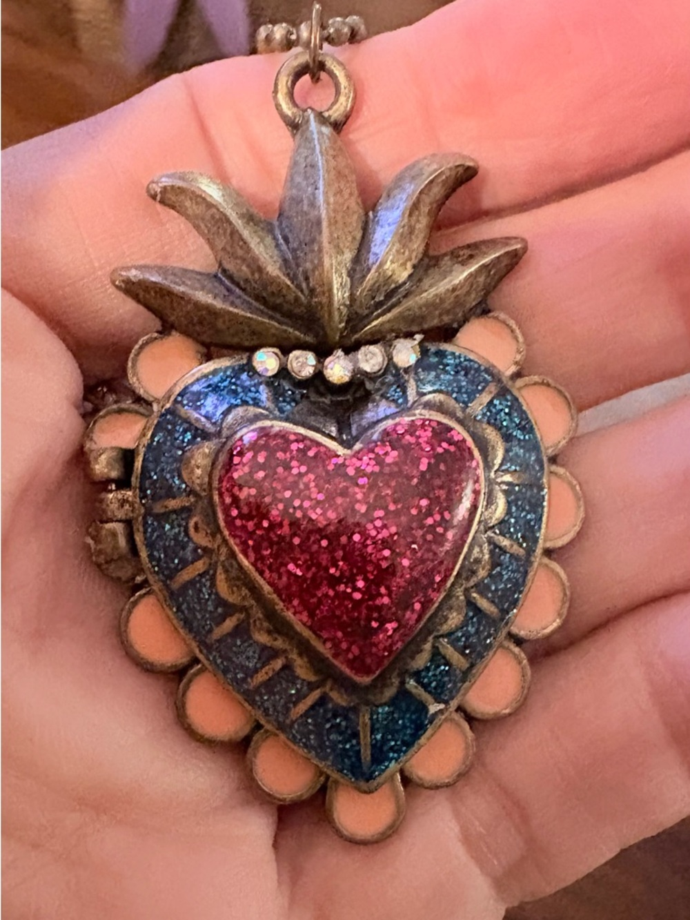 Vintage Betsy Johnson Viva La Betsy Rare Tin Heart & Arrow Locket Necklace